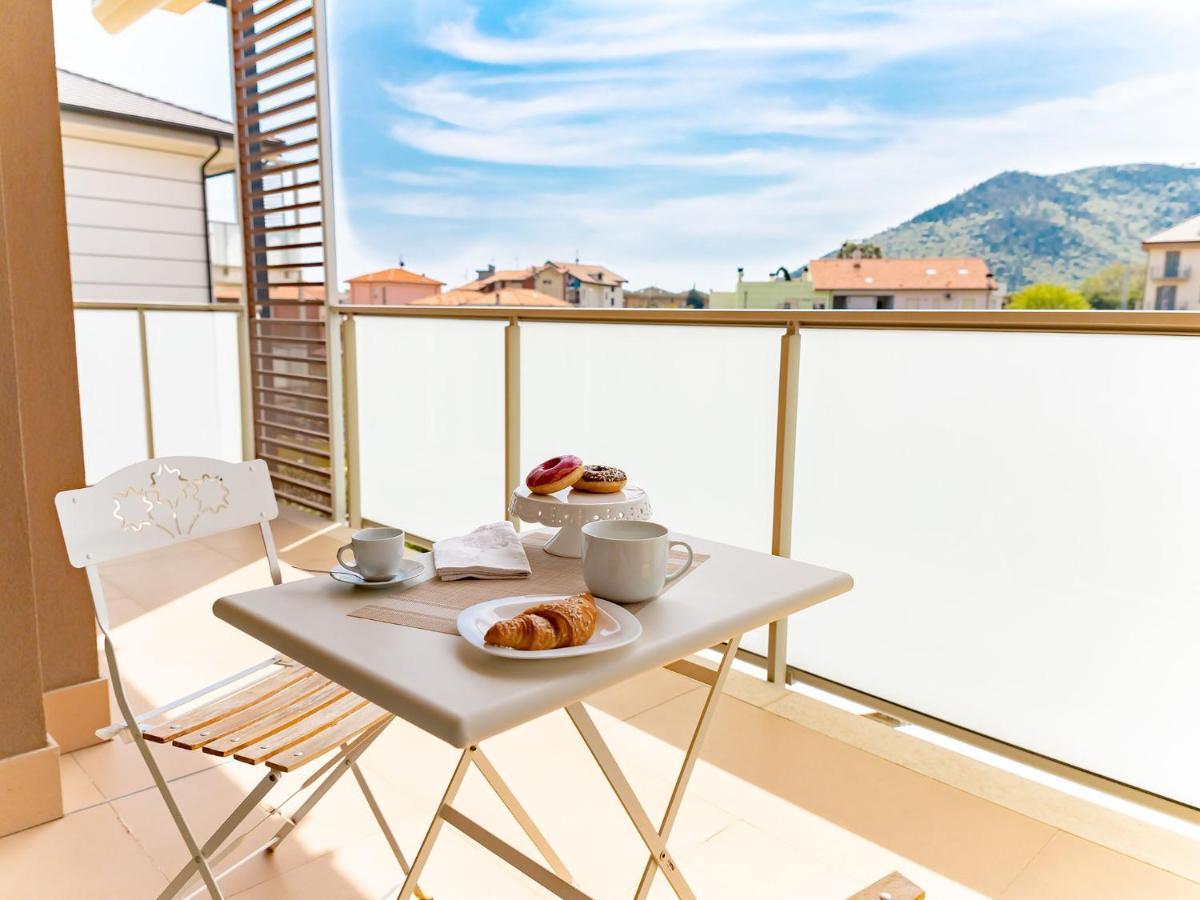 Michelangelo With Swimming Pool And Terrace Apartment Borghetto Santo Spirito Exterior photo
